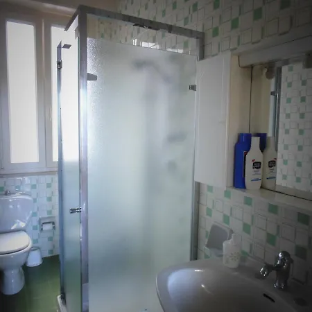 Kemonia Nocleg ze śniadaniem 2*